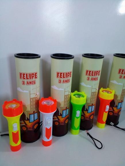 Kit Pega Vareta e Mini Lanterna Tema Retroescavadeira