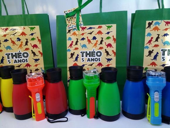 Kit Sacolinha + Binóculo + Lanterna + Lupa Tema Dinossauros