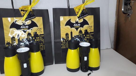 Kit Sacolinha + Binóculo + Lanterna Tema Batman