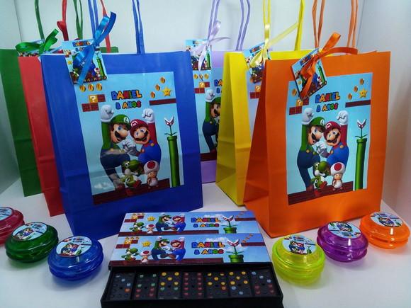 Kit Sacolinha + Domino + Ioiô Tem Super Mario