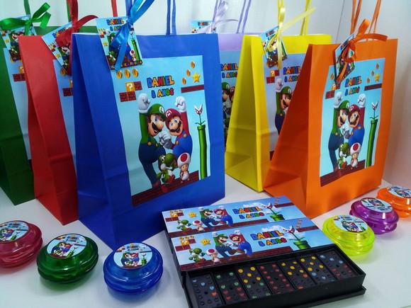 Kit Sacolinha + Domino + Ioiô Tem Super Mario