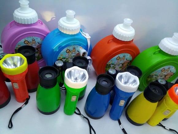 Kit Squeeze + Binoculo +lanterna + Sacolinha Tema Safari