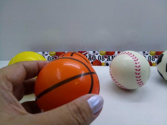 Mini Bola Macia Tamanho 6x6cm Tema Esportes