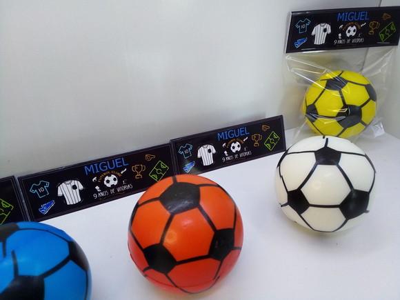 Mini Bola Macia Tamanho 6x6cm Tema Futebol