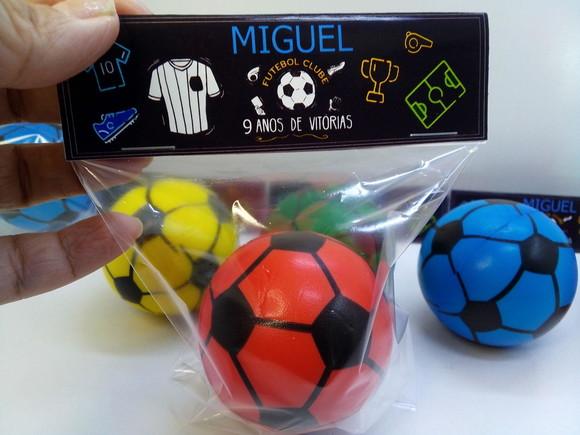 Mini Bola Macia Tamanho 6x6cm Tema Futebol