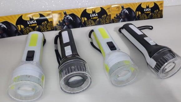Mini Lanterna de Plástico Sortidas Lapela Tema Batman