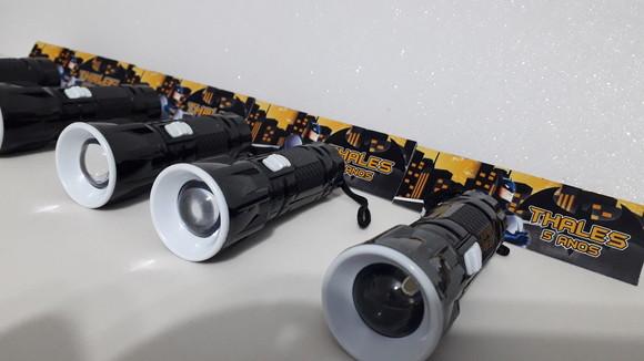 Mini Lanterna de Plástico Sortidas Lapela Tema Batman
