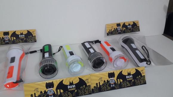 Mini Lanterna de Plástico Sortidas Lapela Tema Batman