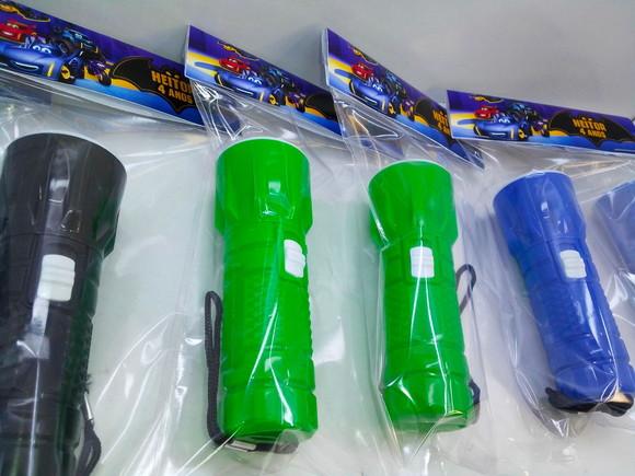 Mini Lanterna de Plástico Sortidas Lapela Tema Batwheels