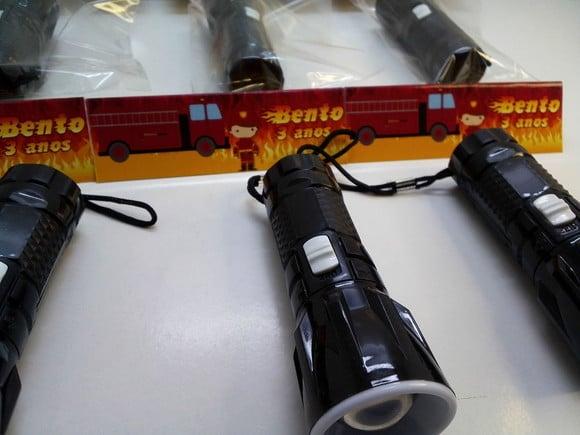 Mini Lanterna de Plástico Sortidas Lapela Tema Bombeiro