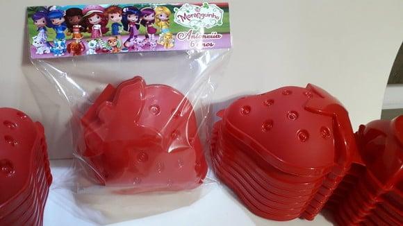 Pote em Formato de Morango+ Lapela Personalizada