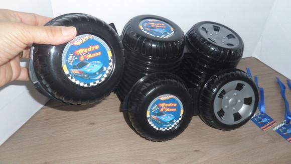 Pote em Formato de Roda Capacidade: 340 ml Hot Wheels