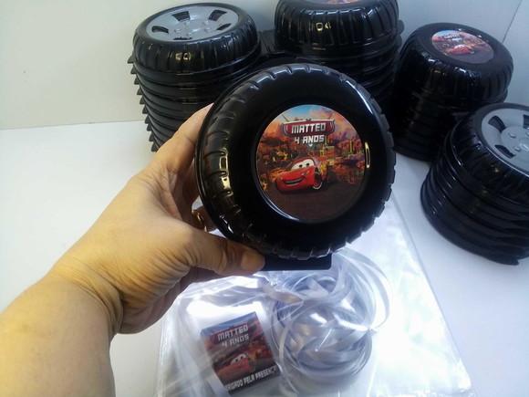 Pote em Formato de Roda Capacidade: 340 ml Tema Carros