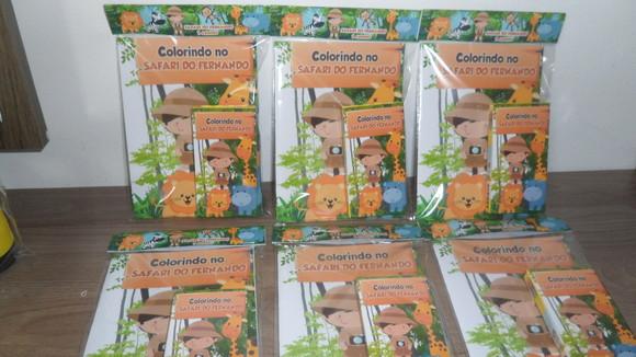 Revistinha com 12 Desenhos para Colorir + Giz Safari Baby