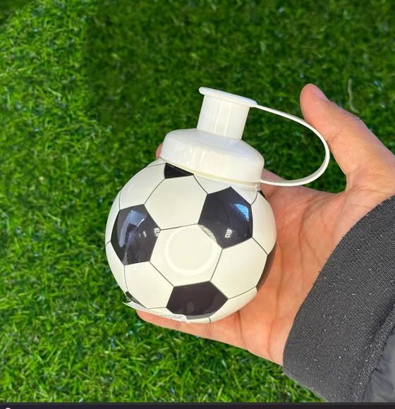 Squeeze Formato Bola de Futebol 450ml Tampa Preta