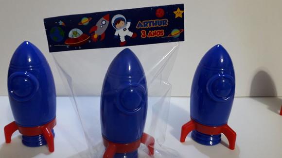 Tubete em Formato de Foguete + Lapela Astronauta