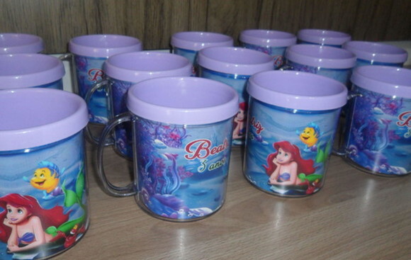 Lembrancinha Pequena Sereia Caneca Acrilica para Foto Tampa de Ro