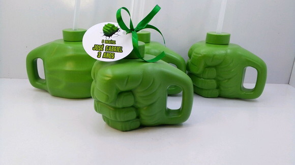 Lembrancinha Hulk Copo Mão 450 ml com Tampa e Canudo 12 x 11cm