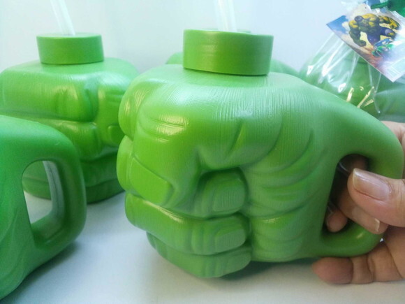 Lembrancinha Copo Super Mão Hulk 450 ml com Tampa e Canudo 12 x