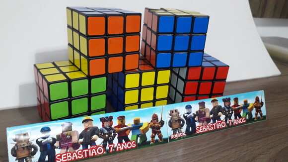 Lembrancinha Roblox Cubo Mágico com Lapela Personalizada