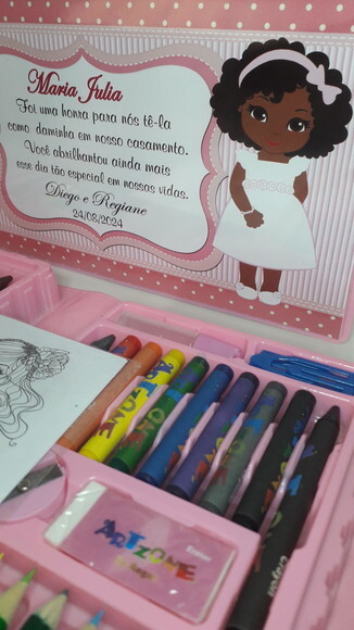 Lembrancinha Dama e Pajem Estojo de Colorir com Desenhos Kit com 