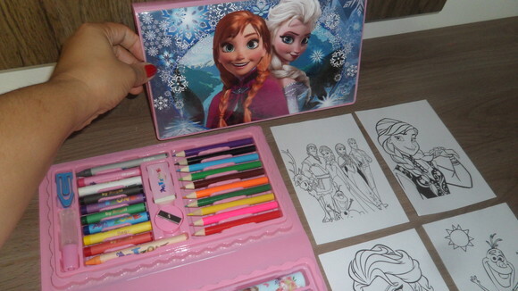 Estojo de Pintura com 48 Peças Desenhos Tema Frozen