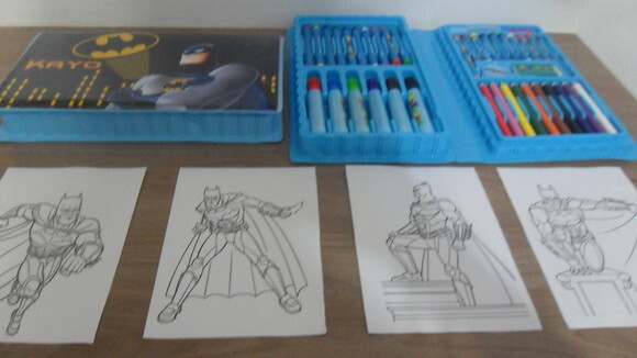Estojo de Pintura com 48peças Desenhos Tema Batman