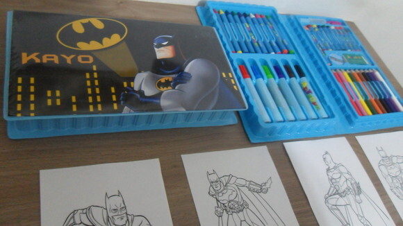 Estojo de Pintura com 48peças Desenhos Tema Batman
