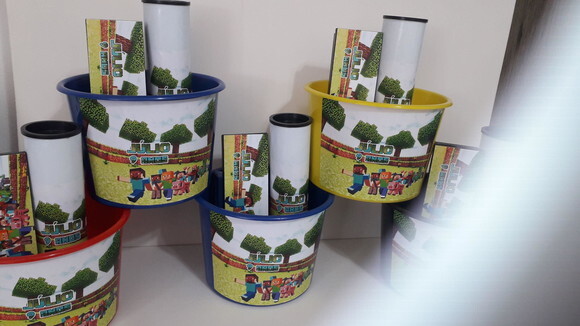 Lembrancinha Minecraft Kit Balde de Pipoca + Domino + Pega Vareta