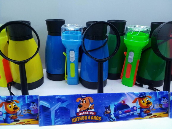 Kit Binoculo + Lanterna + Lupa Tema Detetive Labrador