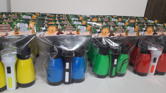 Kit Binoculo Zoom 4 Vezes e Lanterna Mickey Safari