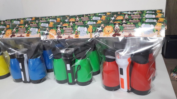 Kit Binoculo Zoom 4 Vezes e Lanterna Mickey Safari