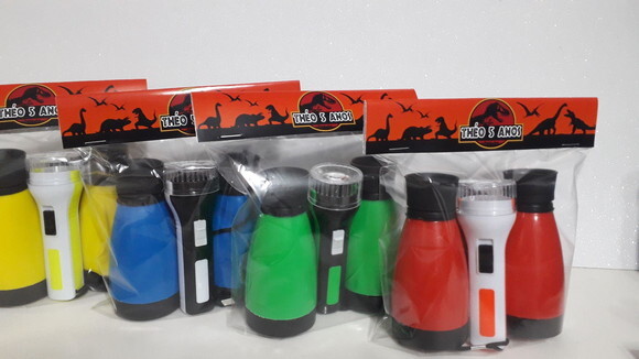 Kit Binoculo Zoom 4 Vezes e Lanterna Tema Dinossauro