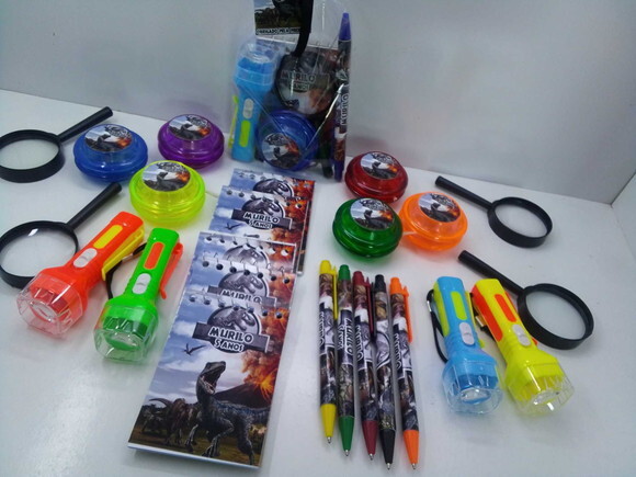 Kit Bloquinho + Caneta + Lanterna + Lupa + Ioiô Dinossauro