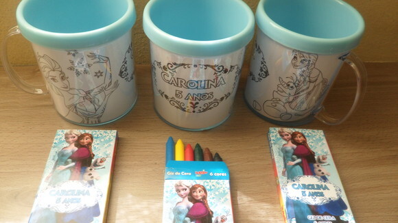 Kit Caneca com Desenho + Giz de Cera com 6 Cores Tema Fozen