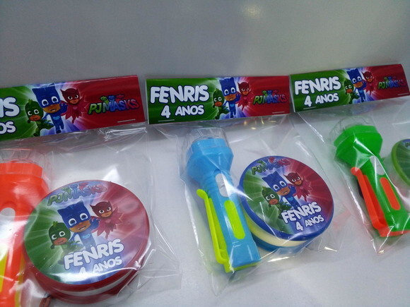 Kit Copo Retratil + Mini Lanterna no Tema Pj