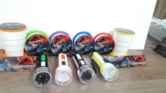 Kit Copo Retratil + Mini Lanterna Personalizado Dinossauro