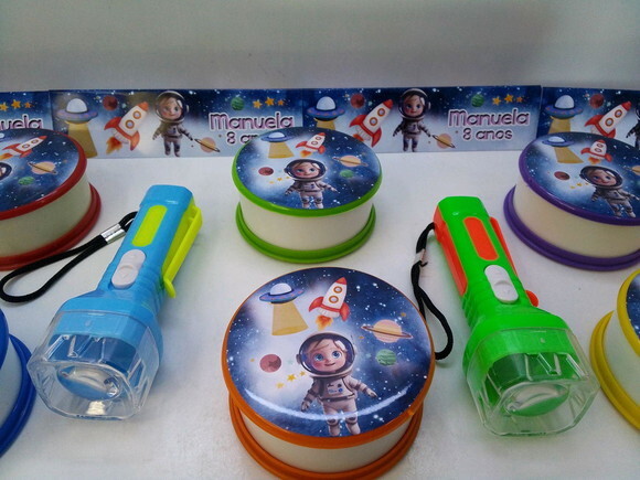 Kit Copo Retratil + Mini Lanterna Tema Astronauta