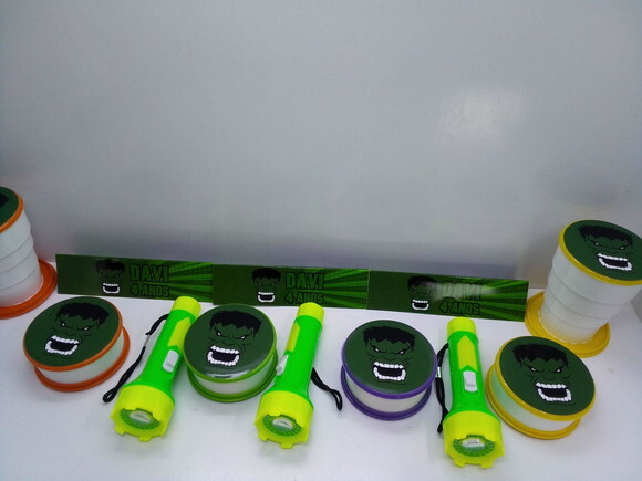 Kit Copo Retratil + Mini Lanterna Tema Hulk