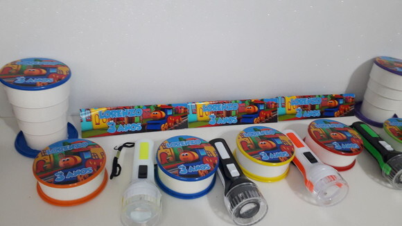Kit Copo Retratil + Mini Lanterna Tema Trem Bob