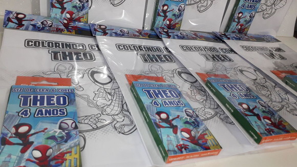 Kit de Desenhos para Colorir com Giz de Cera Aranha Verso