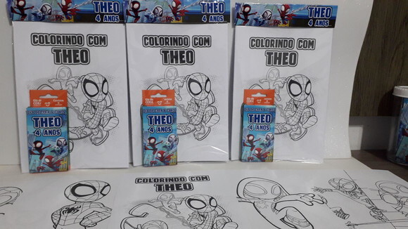 Kit de Desenhos para Colorir com Giz de Cera Aranha Verso