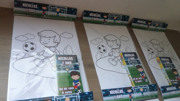 Kit de Desenhos para Colorir com Giz de Cera Futebol