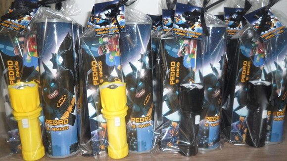 Kit Domino + Pega Varetas+ Lanterna Tema Batman