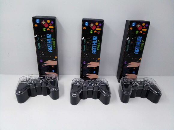 Kit Domino e Tubete em Formato de Controle de Video Game