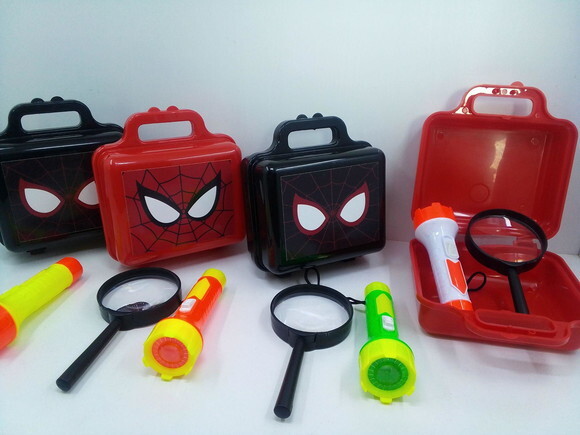 Kit Maletinha Plástica + Lupa + Lanterna Homem Aranha