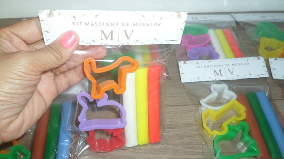 Kit Massinha de Modelar com 3 Cores + 3 Cortadores
