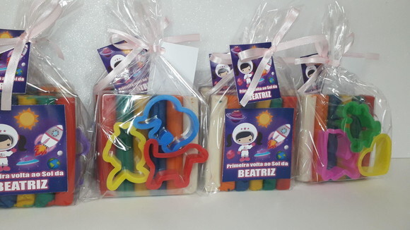 Kit Massinha de Modelar + 6 Cores Divertidas + 3 Cortadores