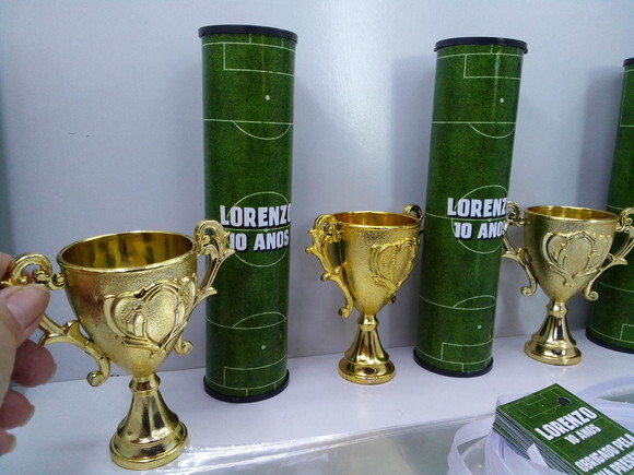 Kit Pega Vareta + Mini Taça Campeão Tema Futebol