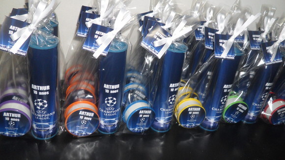 Kit Pega Varetas e Copo Retratil Tema Futebol